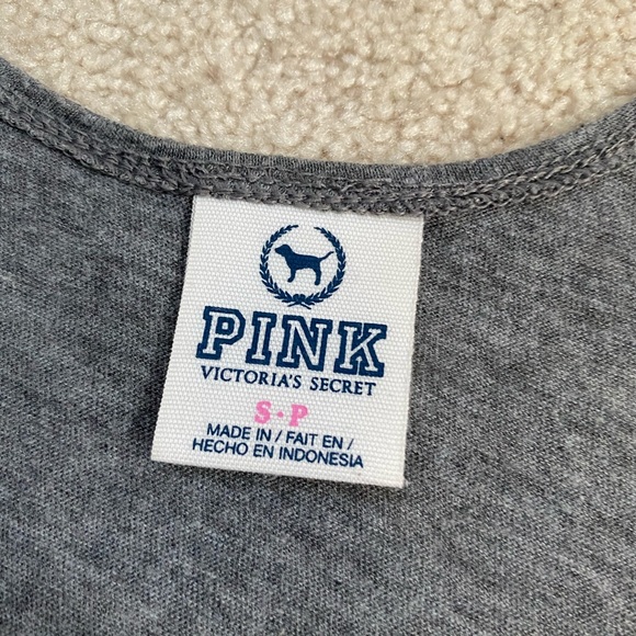 Love pink crop top - Picture 2 of 3